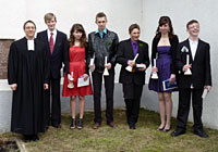 Pastor Gl�ckner und Felix, Laura, Florian, Ole, Ines und Clemens